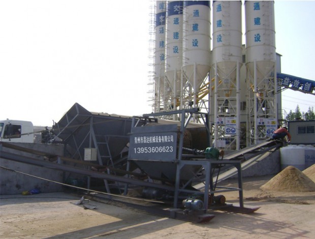 交通建設滬寧城際篩砂機工作現(xiàn)場